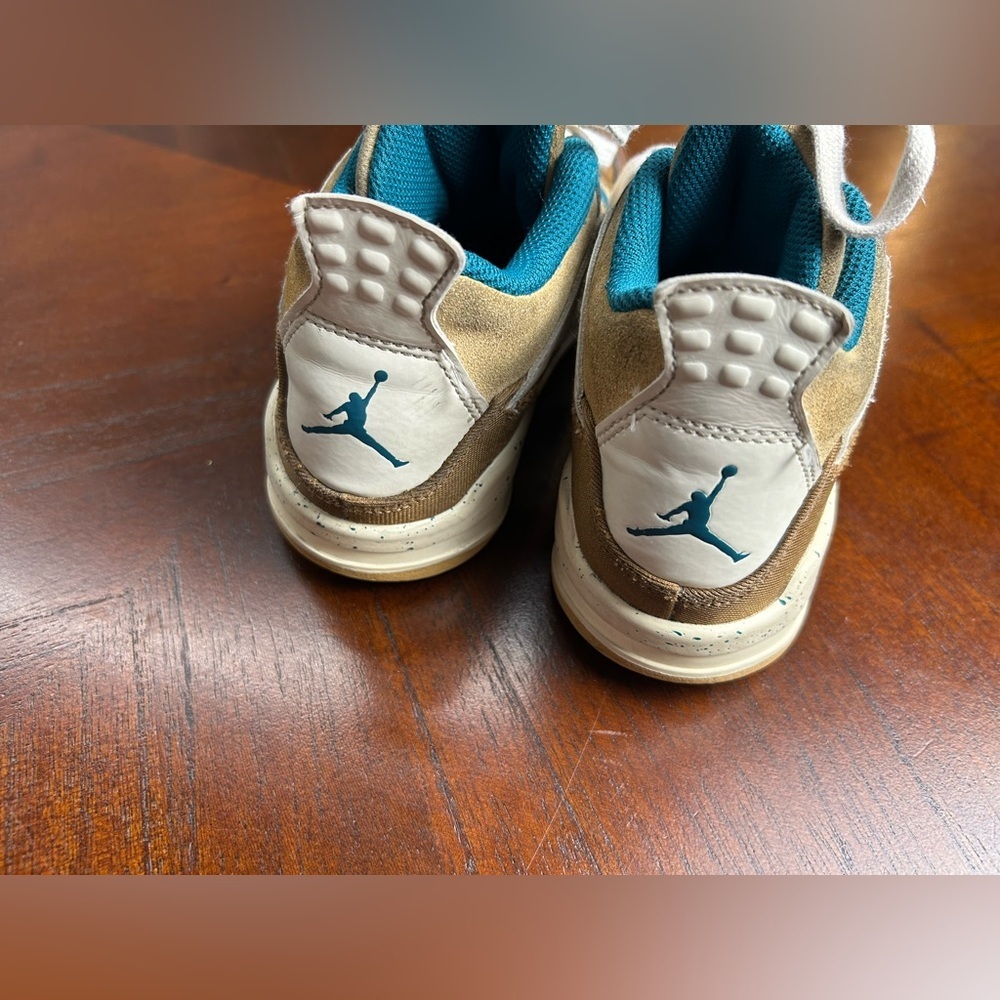 Jordan 4 retro Kids Sneakers in Brown and Cream size 2Y - Picture 5 of 9